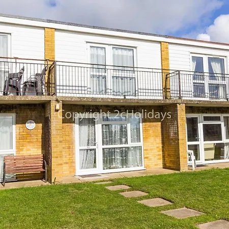 5 Berth Chalet To Hire In Hemsby Near Hemsby Beach Ref 18117B Exterior photo