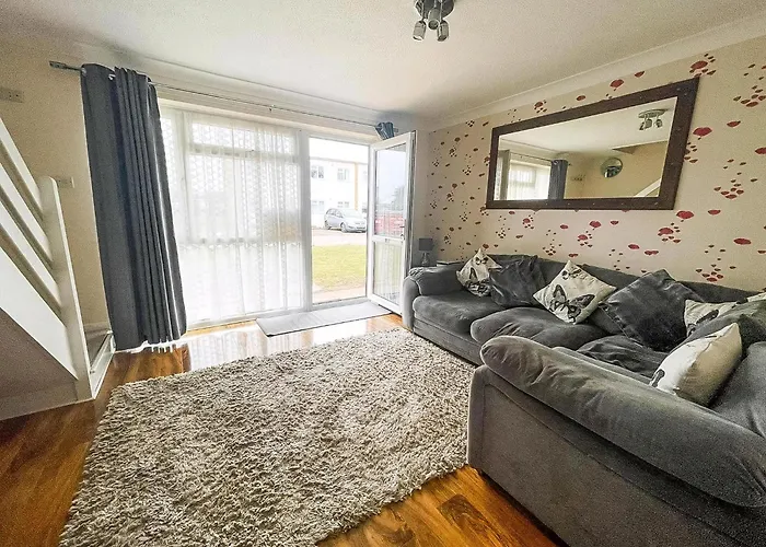 5 Berth Chalet To Hire In Hemsby Near Hemsby Beach Ref 18117B