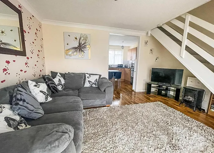 5 Berth Chalet To Hire In Hemsby Near Hemsby Beach Ref 18117B
