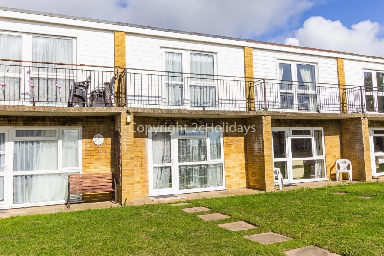 5 Berth To Hire In Near Ref 18117b * Hemsby